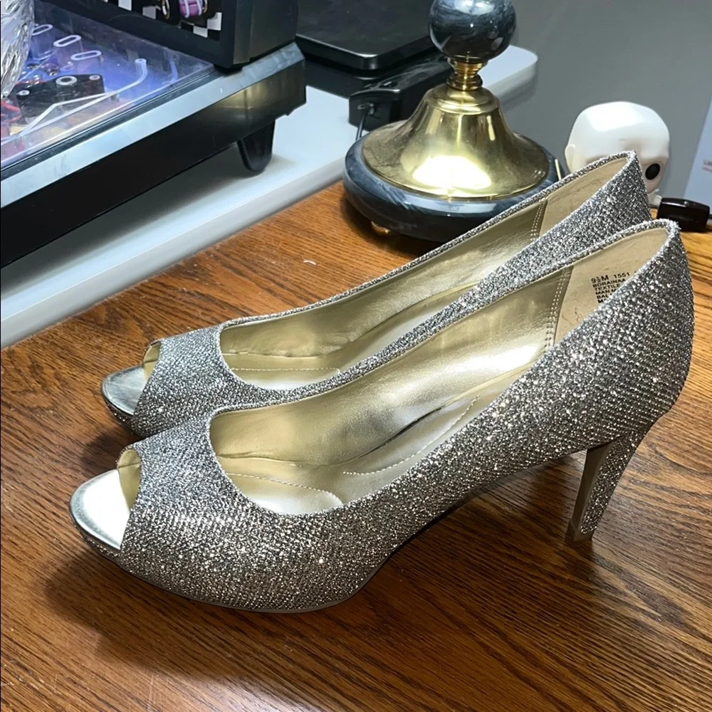 Bandolino Stiletto Peep Toe Heels - Picture 2 of 8